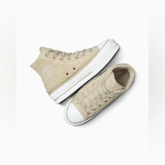 Converse Chuck Taylor All Star Lift Platform Sherpa Shoes Women’s Size 10 Casual - Picture 2 of 16